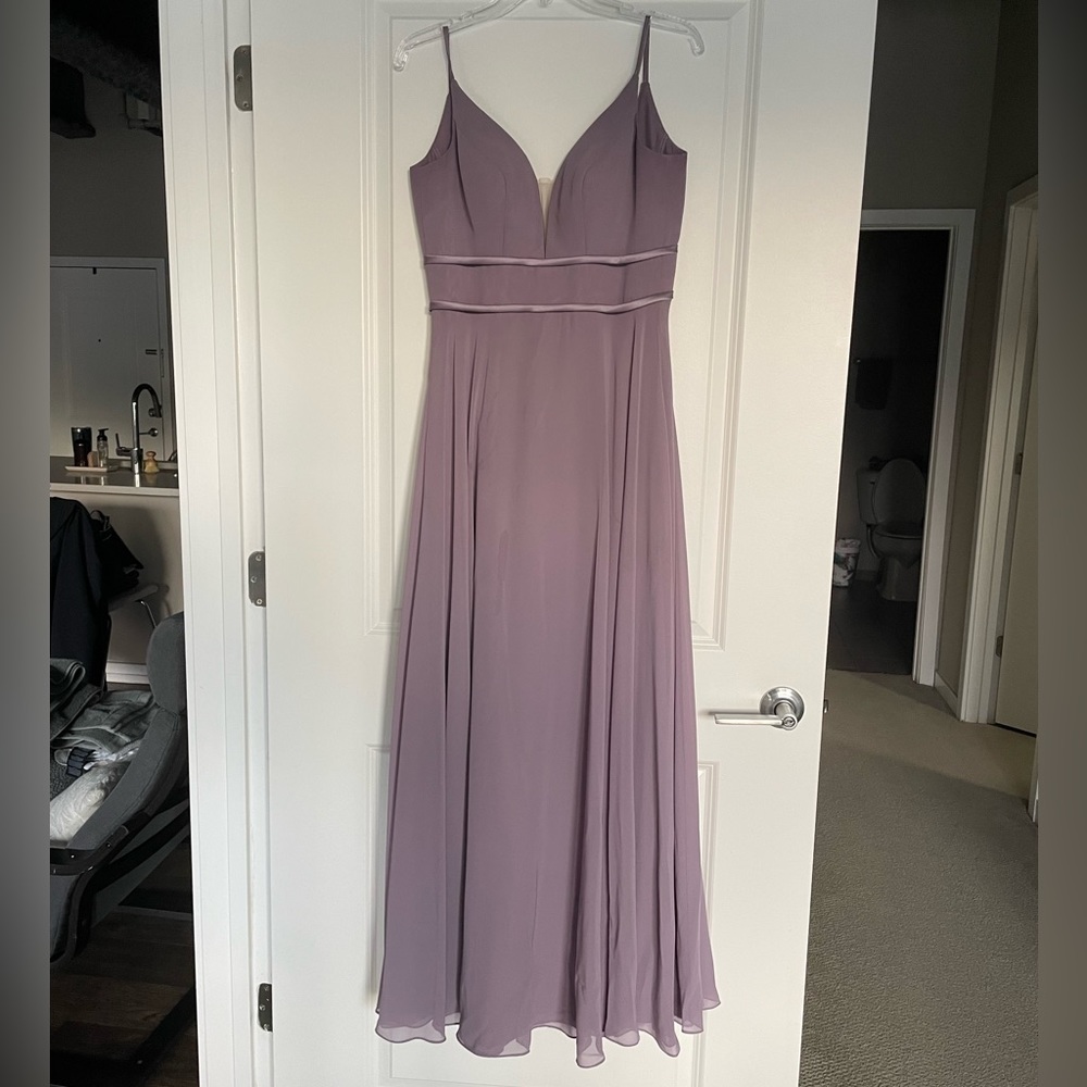 Formal Dress - Picture 2 of 8